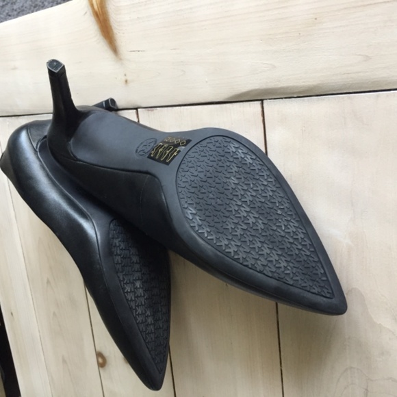 Michael Kors Black Leather Heels Size 10 Women’s - Picture 4 of 8